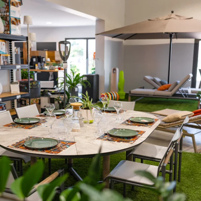 Table pour l'équipement extérieur de la maison
