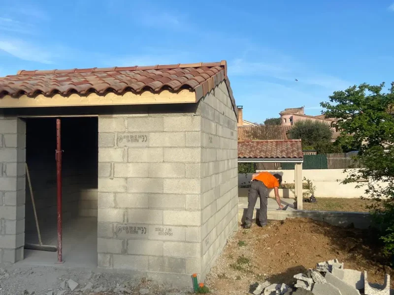 Réalisation d'une extension d'abri