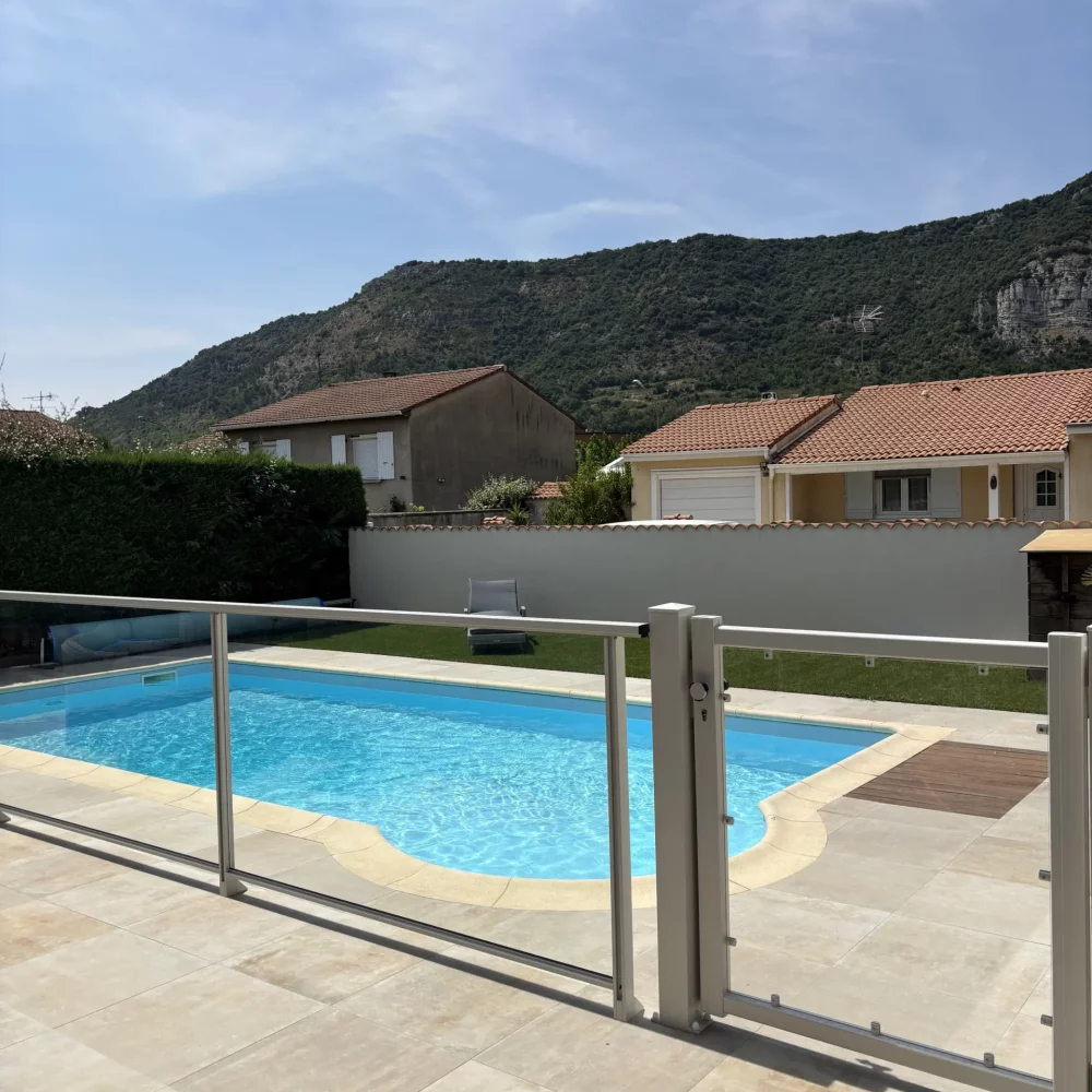Clôture piscine sécurisée